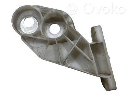 Priekšpusē bampera turētājs