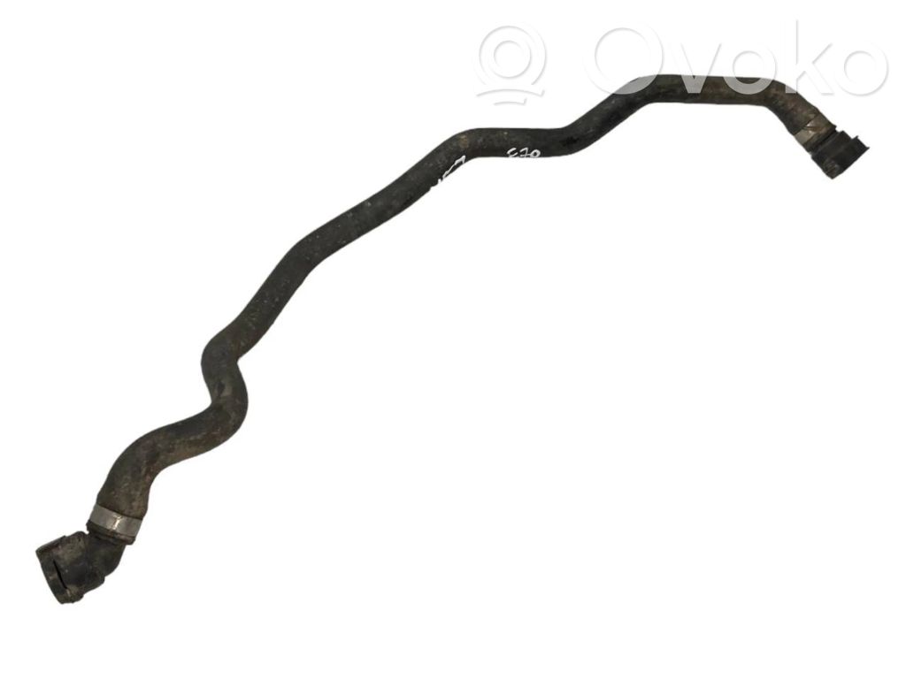 Caurulīte (-es) / šļūtene (-es)