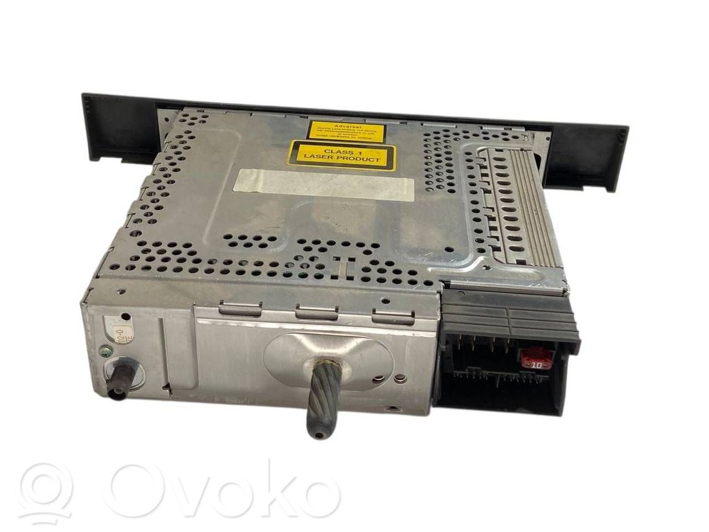 Radio / CD/DVD atskaņotājs / navigācija