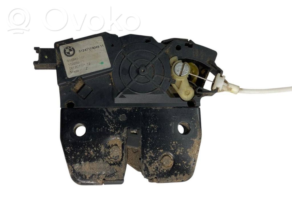 Aizmugurējā pārsega slēdzene