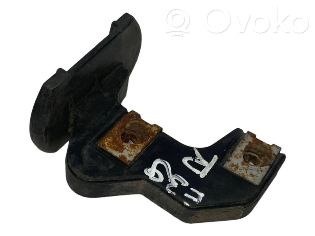 Priekšpusē bampera turētājs