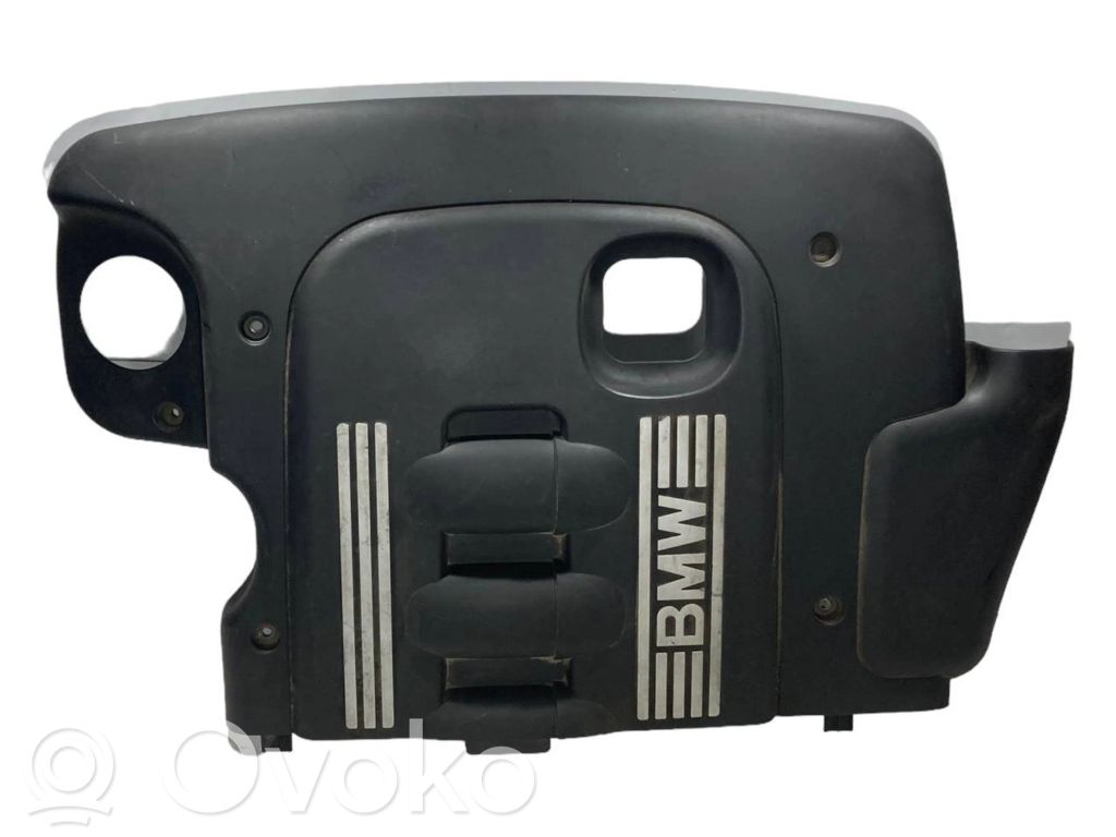 Dzinēja pārsegs (dekoratīva apdare)