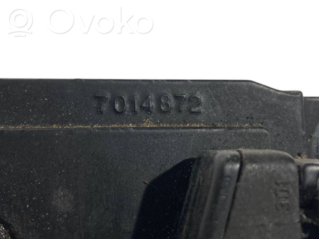 Aizmugurējā pārsega pievilcējs