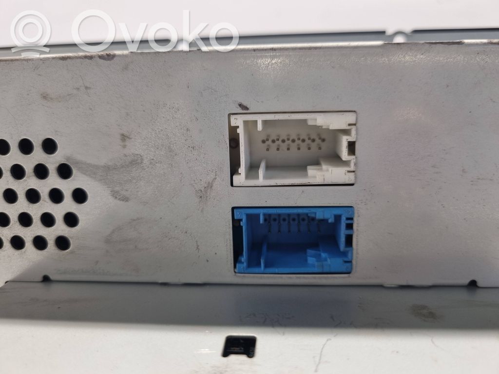 Radio / CD/DVD atskaņotājs / navigācija