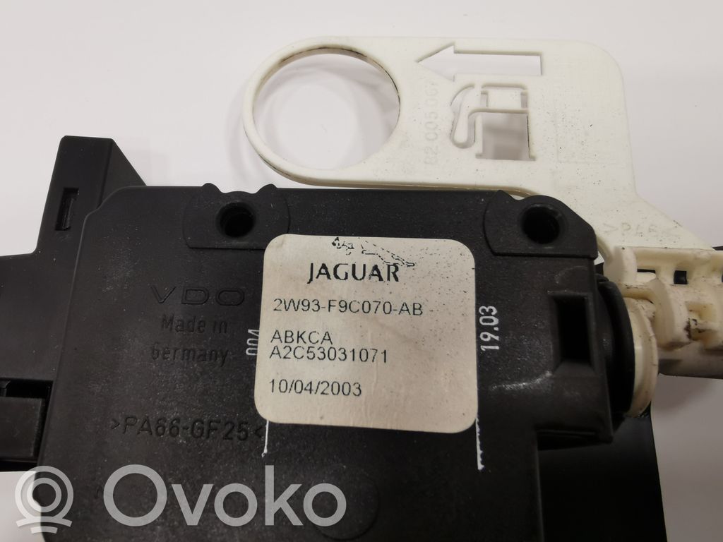 Electric fuel tank lock