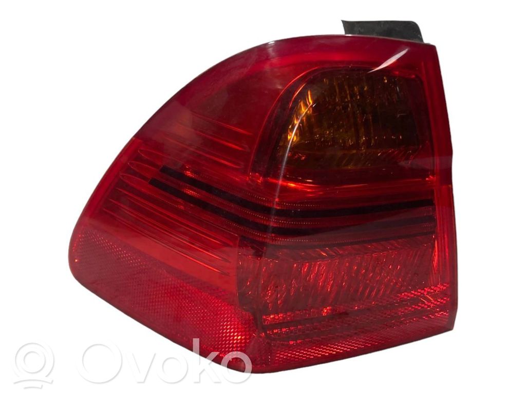 Aizmugurējais lukturis virsbūvē