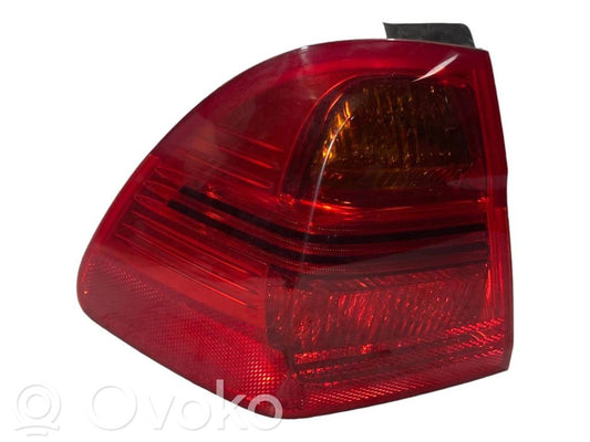 Задний фонарь в кузове