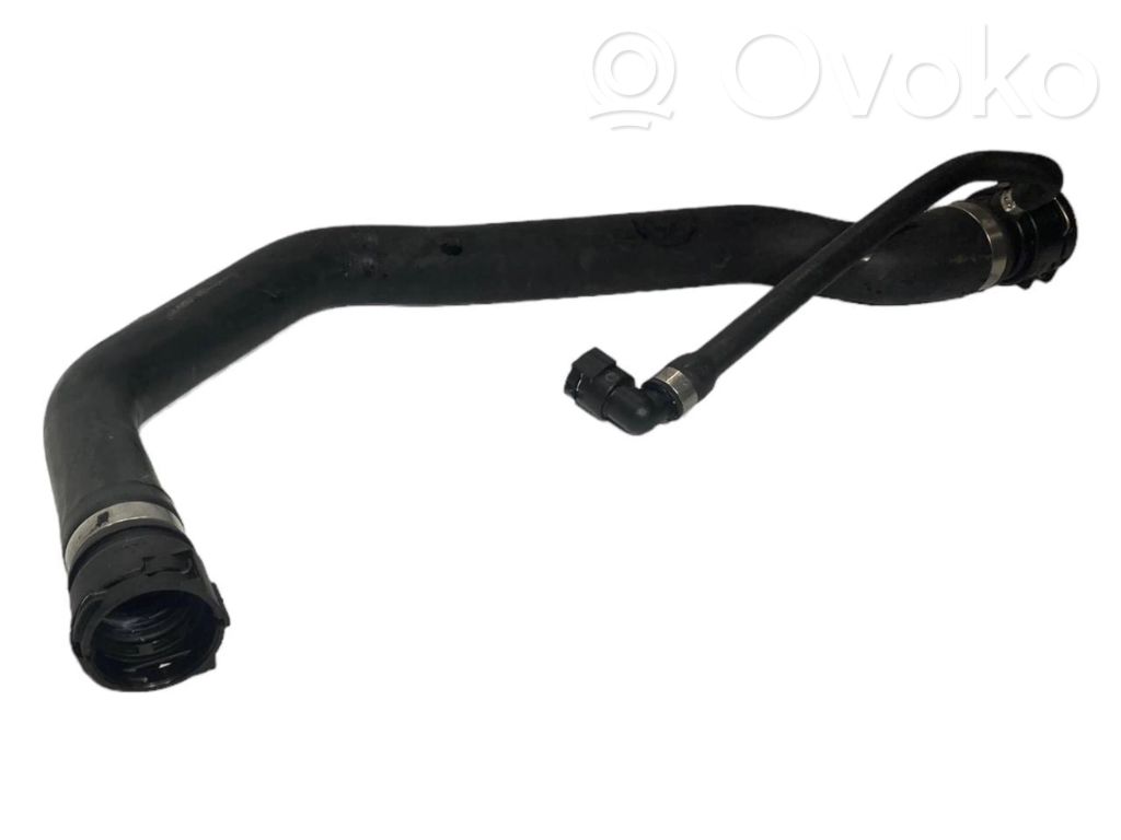 Caurulīte (-es) / šļūtene (-es)