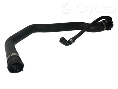 Caurulīte (-es) / šļūtene (-es)