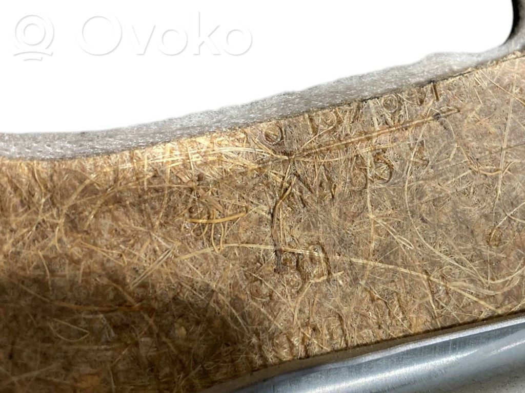 Занавеска на окне сзади