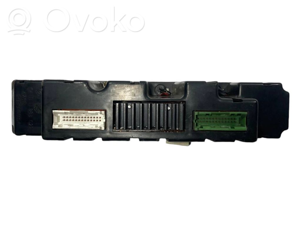 Air conditioning / climate control / interior heating control unit (in the passenger compartment)