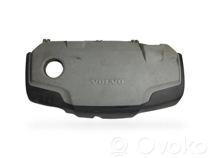 Dzinēja pārsegs (dekoratīva apdare)