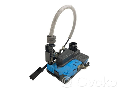 Priekšpusē slēdzene