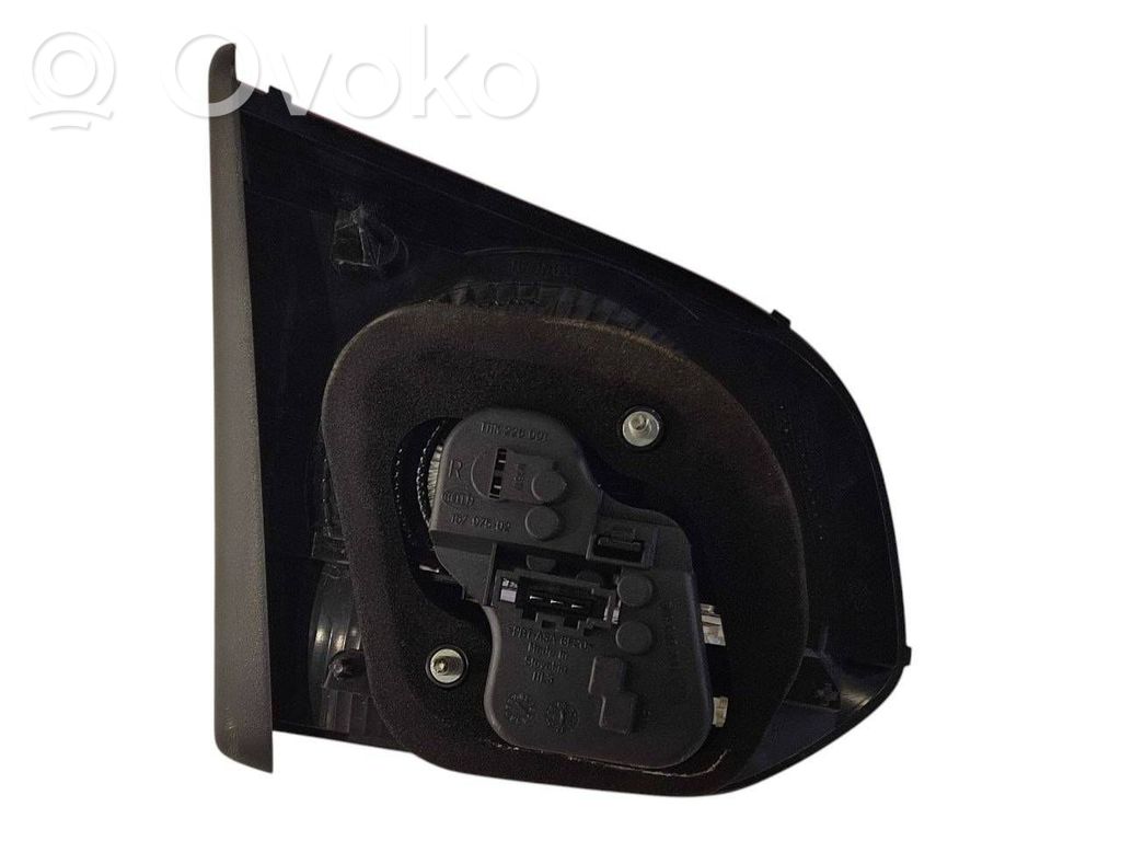 Aizmugurējais lukturis pārsegā