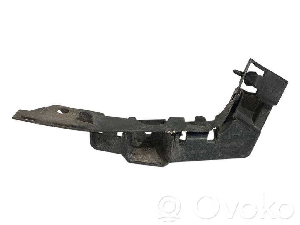 Priekšpusē bampera turētājs