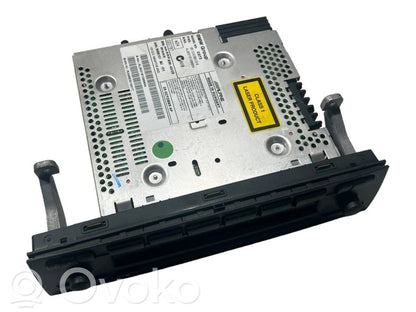 Radio / CD/DVD atskaņotājs / navigācija