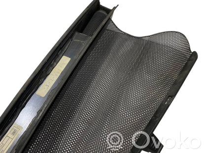 Занавеска на окне сзади