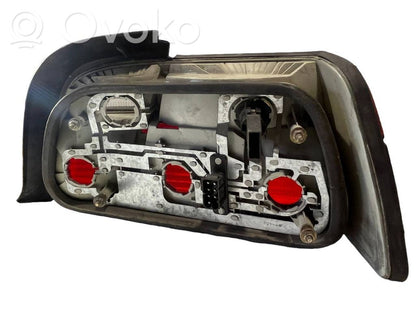 Aizmugurējais lukturis virsbūvē