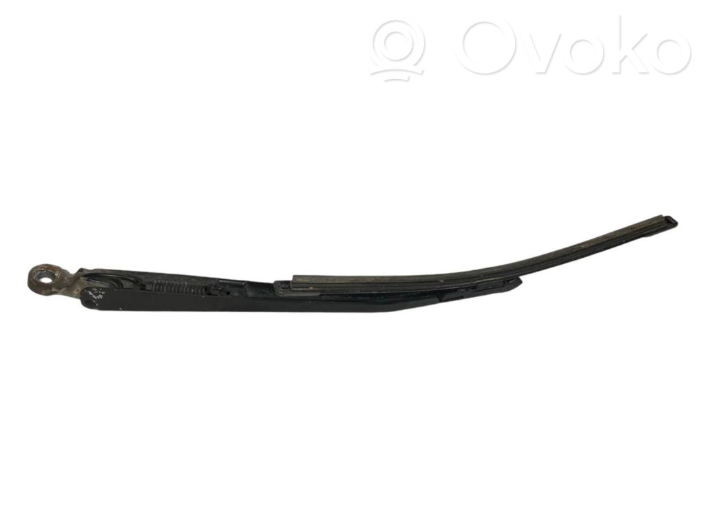 Rear window wiper arm