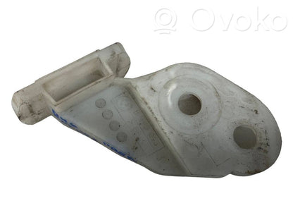 Priekšpusē bampera turētājs