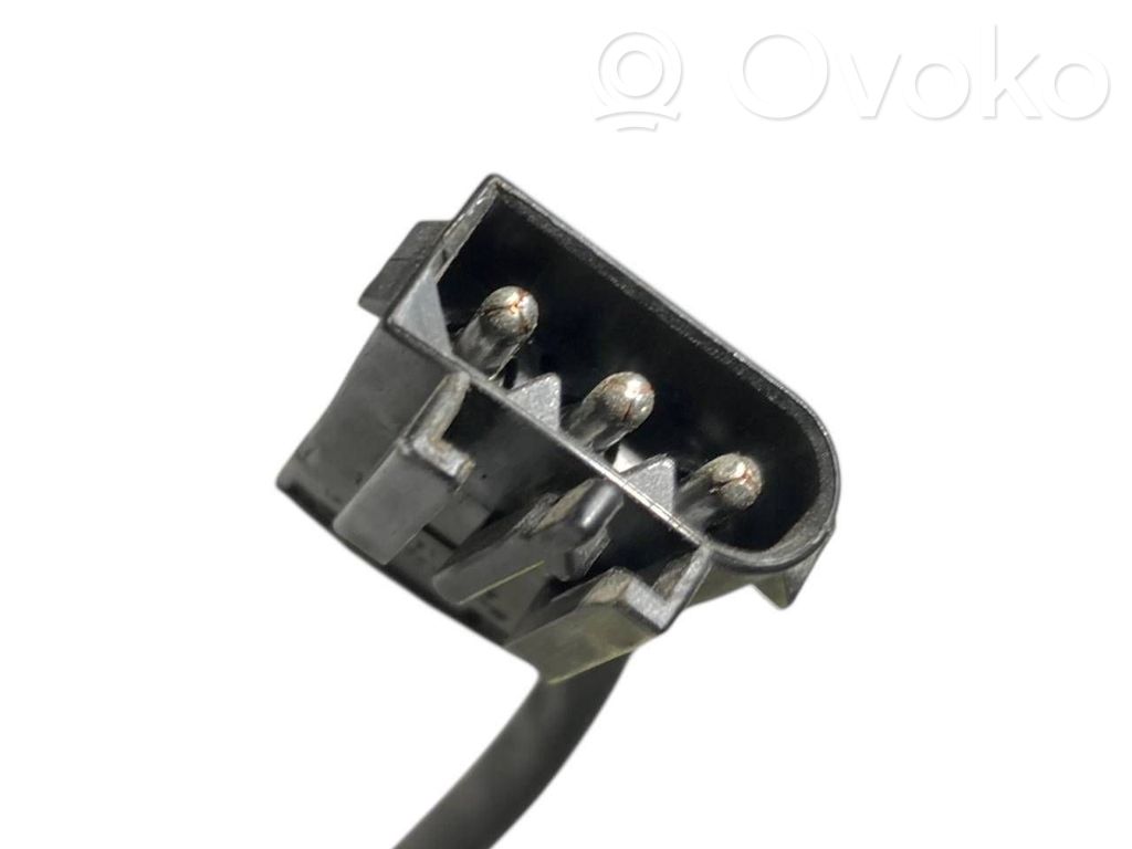 Aizmugurējā pārsega pievilcējs