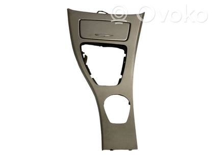 Ātrumu pārslēgšanas sviras dekoratīvā apdare (plastmasas)