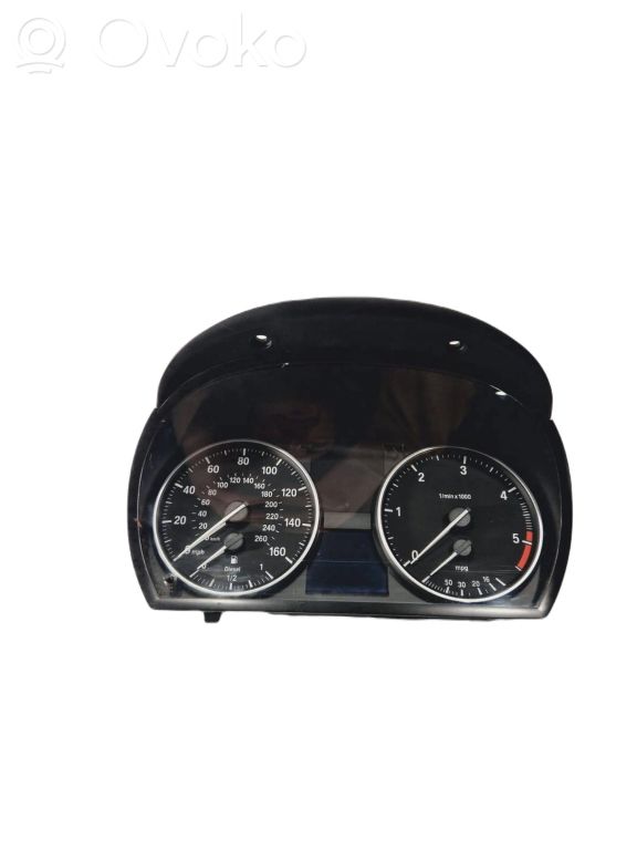 Speedometer (in the instrument panel)