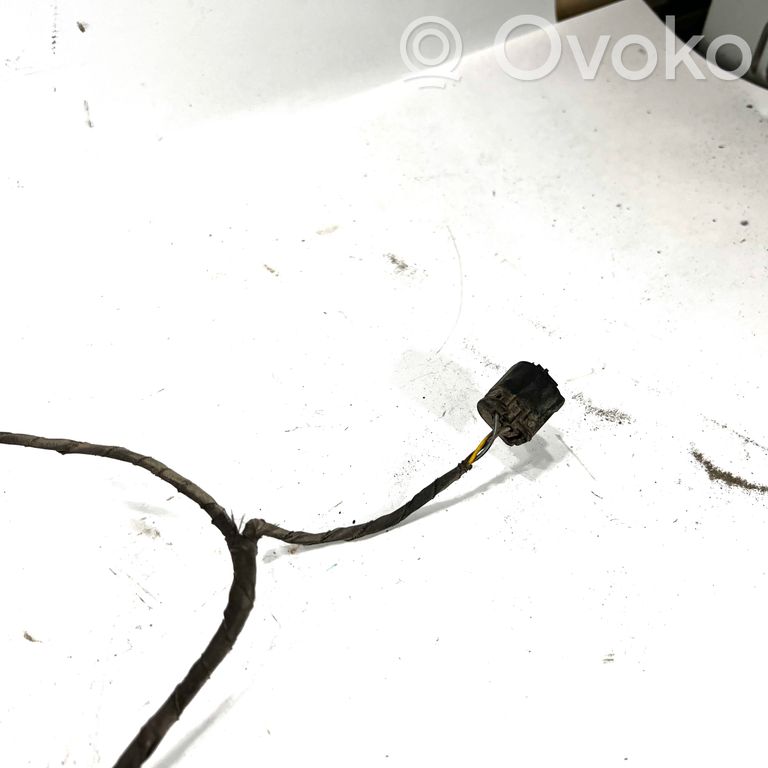 Parkošanas (PDC) sensoru vadu instalācija