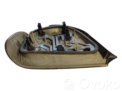 Aizmugurējais lukturis virsbūvē