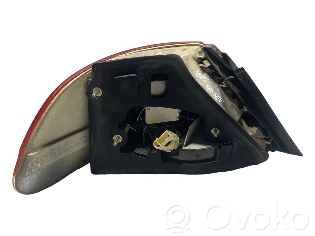 Aizmugurējais lukturis virsbūvē