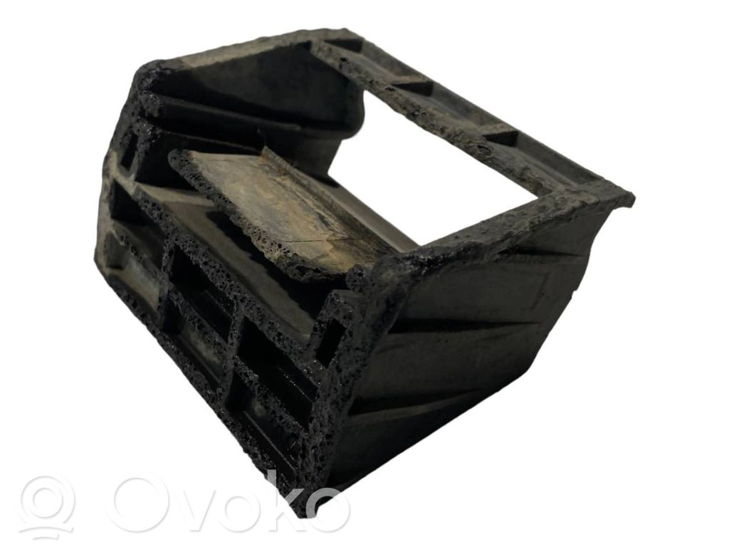 Radiatora (-u) turētājs / kronšteins