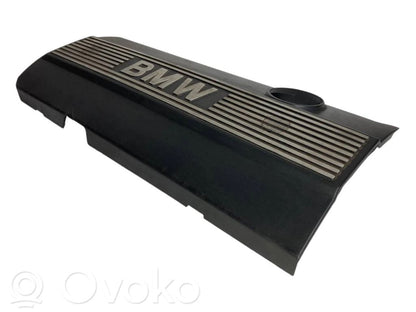 Dzinēja pārsegs (dekoratīva apdare)