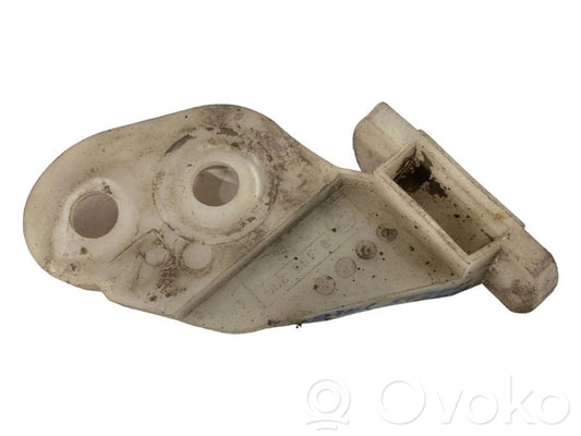 Priekšpusē bampera turētājs