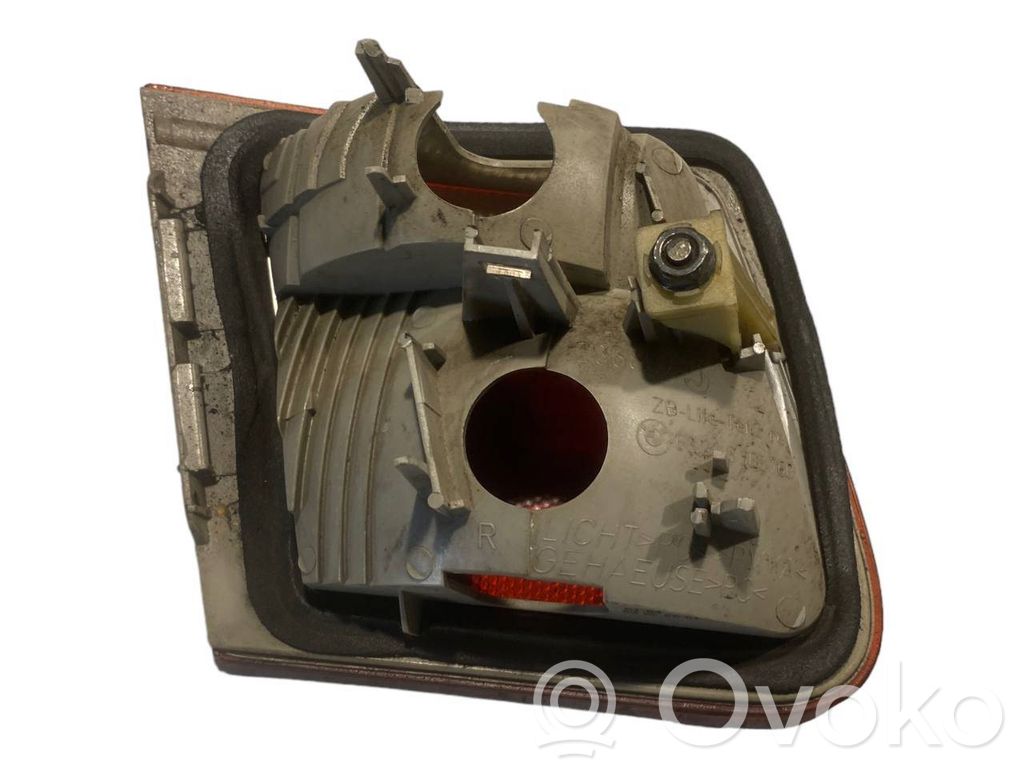 Aizmugurējais lukturis pārsegā