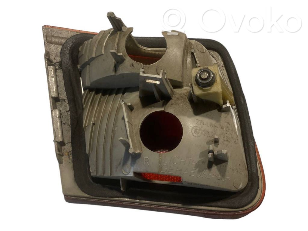 Aizmugurējais lukturis pārsegā