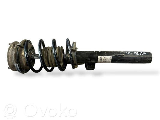 Priekšpusē amortizators ar atsperi