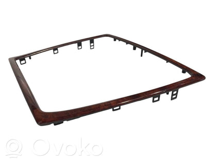 Radiouztvērēja / navigācija dekoratīvā apdare