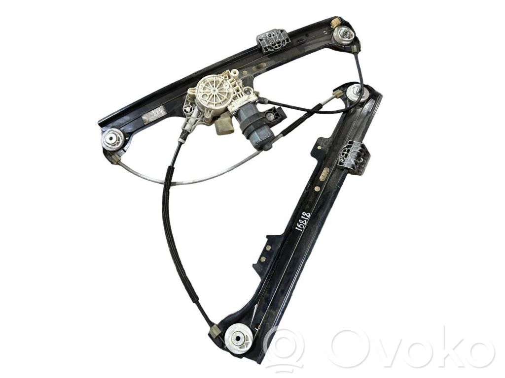 Priekšpusē loga pacēlāja motoriņš