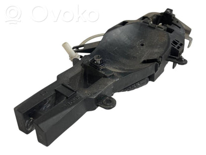 Priekšpusē turētājs / kronšteins ārējam atvēršanas rokturim