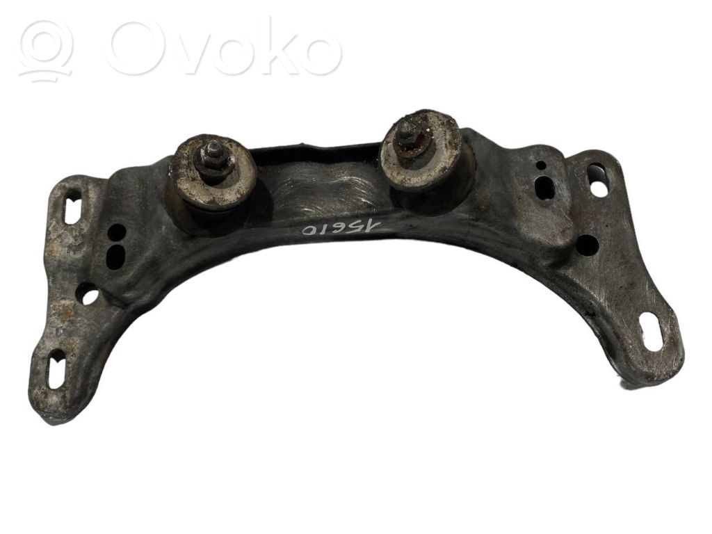 Transmission mounting bracket