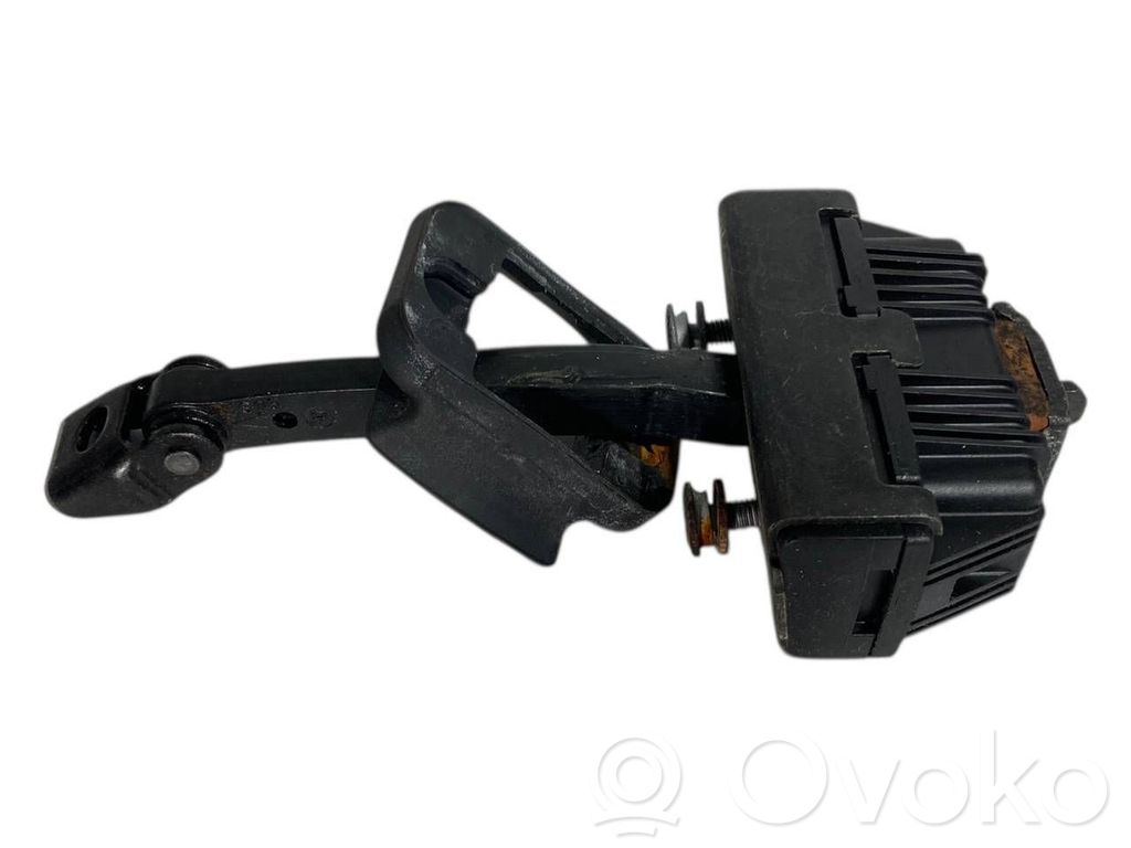 Durvju atvēruma ierobežotājs