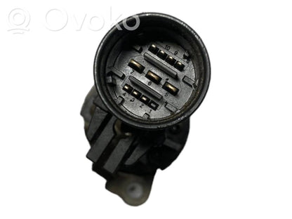 Distribution phase regulator