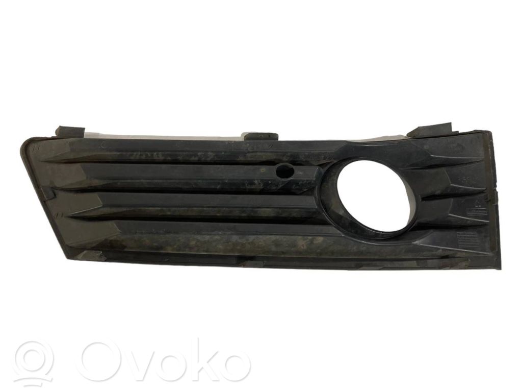 Декоративная решетка противотуманных фар