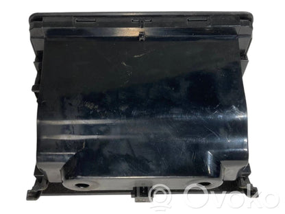 Pelnutrauks (aizmugurē)