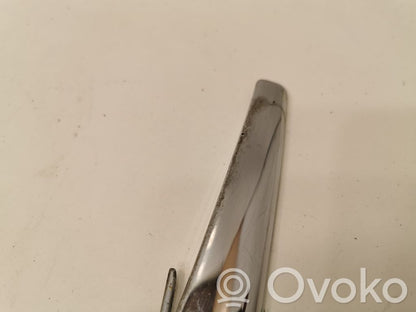 Priekšpusē dekoratīva bampera uzlikas