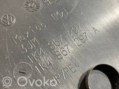 (B) statņa dekoratīvā apdare (apakšdaļa)