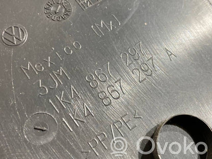 (B) statņa dekoratīvā apdare (apakšdaļa)