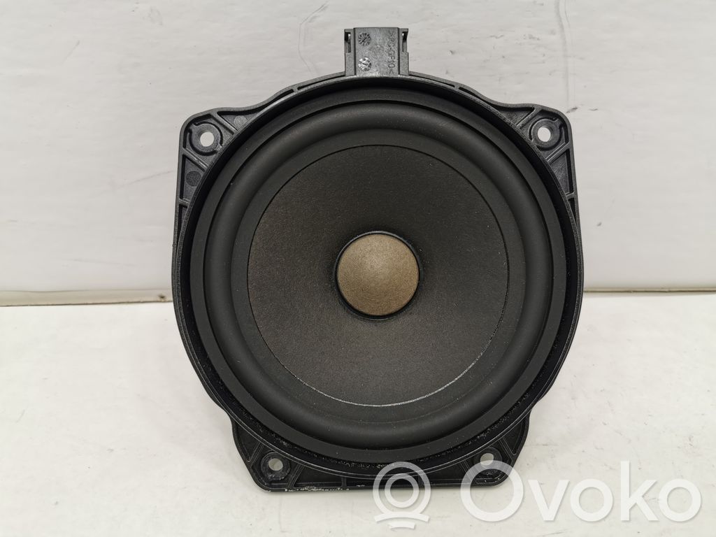 Динамик(и) в передней двери