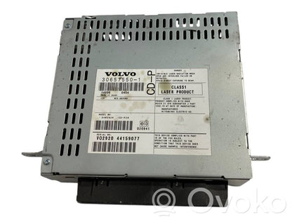 Radio / CD/DVD atskaņotājs / navigācija