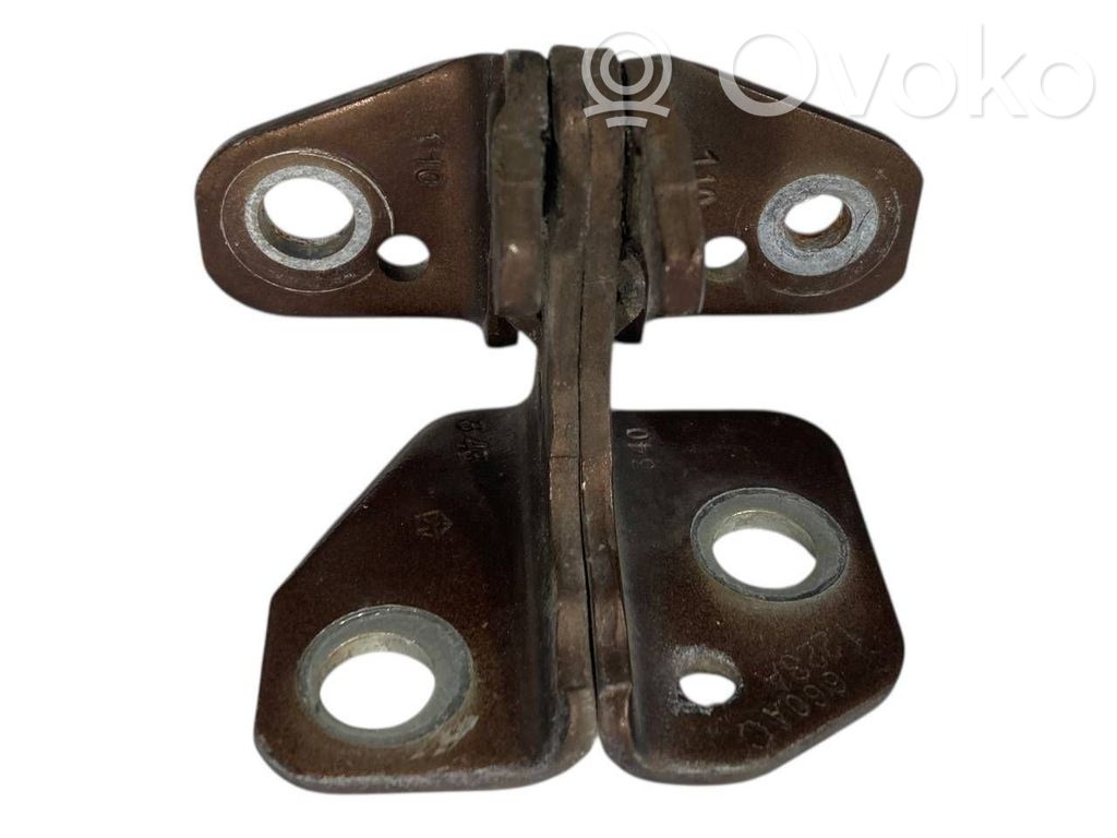 Priekšpusē augšējā vira (eņģe)